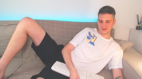 Snapshot of oliver_hort chatting on January 2025 06:16:02 PM Oliver online show from January 2025 06:16:02 PM