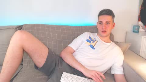Snapshot of oliver_hort chatting on February 2025 03:32:02 PM Oliver online show from February 2025 03:32:02 PM
