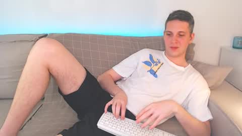 Snapshot of oliver_hort chatting on March 2025 12:55:02 PM Oliver online show from March 2025 12:55:02 PM