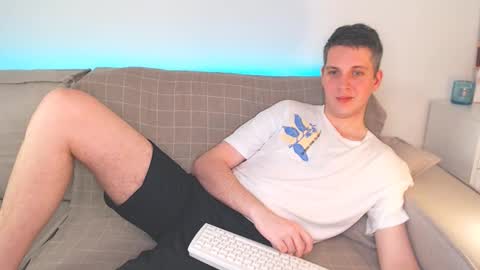Snapshot of oliver_hort chatting on March 2025 11:37:02 AM Oliver online show from March 2025 11:37:02 AM