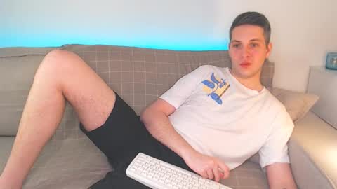 Snapshot of oliver_hort chatting on March 2025 06:32:01 PM Oliver online show from March 2025 06:32:01 PM