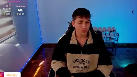 Snapshot of oliver_kyy chatting on September 2025 07:03:02 PM oliveeer online show from September 2025 07:03:02 PM