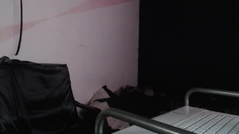 Snapshot of oliver_laid_2023 chatting on December 2024 03:18:02 AM oliver_laid_2023 online show from December 2024 03:18:02 AM