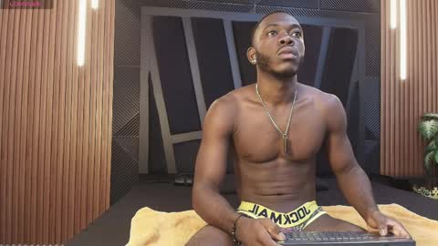 OLIVER LAURENT online show from April 2026 11:21:02 AM