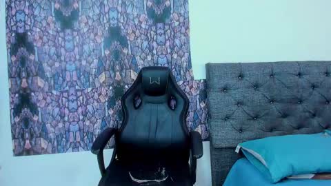 oliver_smith_2 online show from March 2025 03:27:01 PM