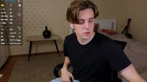 Snapshot of oliver_travis chatting on December 2024 12:39:01 AM Oliver Evans online show from December 2024 12:39:01 AM