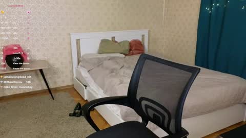 Snapshot of oliver_travis chatting on December 2024 02:28:01 AM Oliver Evans online show from December 2024 02:28:01 AM