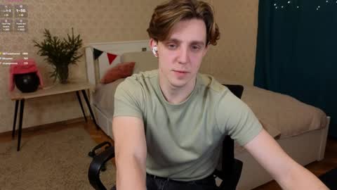 Snapshot of oliver_travis chatting on January 2025 02:25:01 AM Oliver Evans online show from January 2025 02:25:01 AM