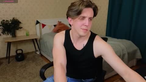 Snapshot of oliver_travis chatting on October 2025 12:21:02 AM Oliver Evans online show from October 2025 12:21:02 AM