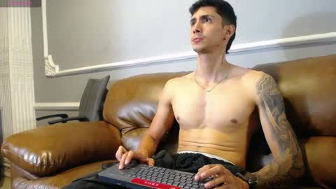 Oliver bennet online show from November 2025 11:38:01 PM