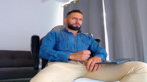 oliver online show from October 2025 12:38:02 PM