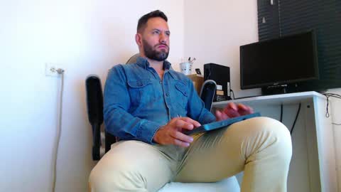 oliver online show from April 2026 01:52:02 PM