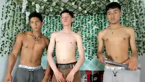 oliverhot_2005 online show from February 2025 07:38:02 PM