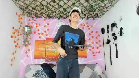 oliverhot_2005 online show from February 2025 01:26:01 AM