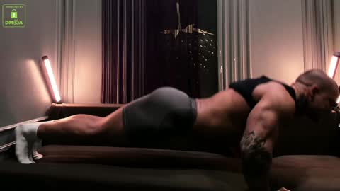 Snapshot of oliversport chatting on December 2024 03:44:01 PM OliverSport online show from December 2024 03:44:01 PM