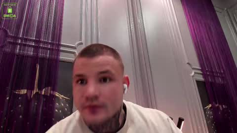 Snapshot of oliversport chatting on February 2025 03:34:01 PM OliverSport online show from February 2025 03:34:01 PM