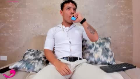 Snapshot of oliverwyse chatting on June 2026 11:53:02 PM Oliver online show from June 2026 11:53:02 PM