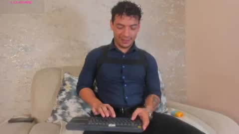 Snapshot of oliverwyse chatting on June 2026 01:14:01 AM Oliver online show from June 2026 01:14:01 AM