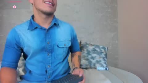 Snapshot of oliverwyse chatting on June 2026 12:46:02 AM Oliver online show from June 2026 12:46:02 AM