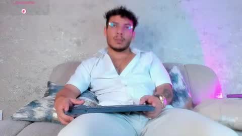 Snapshot of oliverwyse chatting on July 2026 01:07:01 AM Oliver online show from July 2026 01:07:01 AM
