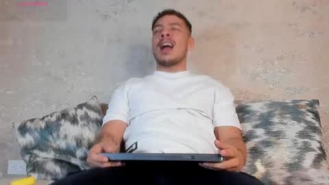 Snapshot of oliverwyse chatting on July 2026 12:40:01 AM Oliver online show from July 2026 12:40:01 AM