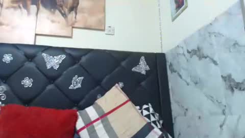 Olivia online show from February 2025 12:46:02 PM