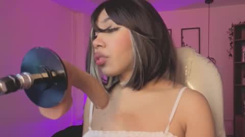 Olivia online show from September 2025 05:13:01 AM