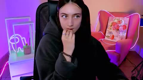 olivia_norton_ online show from September 2025 12:32:01 PM