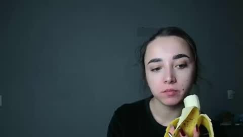 Olivia online show from November 2025 04:55:01 PM