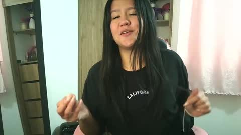 Olivia online show from November 2025 01:33:02 PM