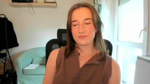 Snapshot of oliviaaa2003 chatting on June 2026 01:11:01 PM Oliwiaa2004 online show from June 2026 01:11:01 PM