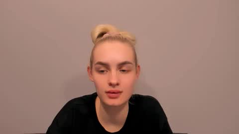 oliviaBeauty online show from February 2026 07:01:01 PM