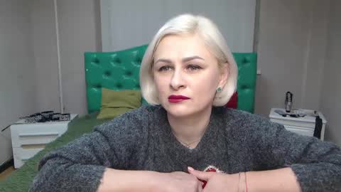 Snapshot of oliviahorst chatting on January 2025 12:07:02 PM OliviaHorst online show from January 2025 12:07:02 PM