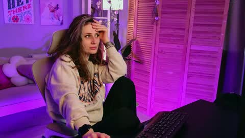 Snapshot of oliviamcclean chatting on October 2025 09:10:01 AM Liv online show from October 2025 09:10:01 AM