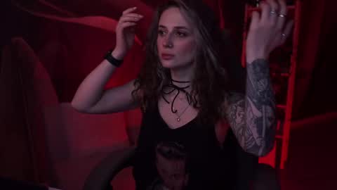 Snapshot of oliviamcclean chatting on November 2025 02:44:01 AM Liv online show from November 2025 02:44:01 AM