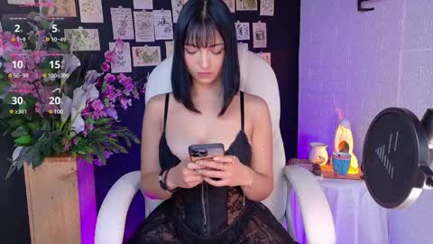 Olivia Mcneill  online show from January 2025 12:30:01 PM