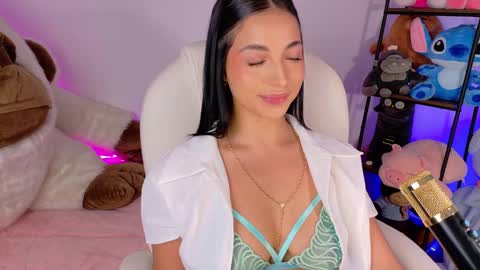 Olivia Mcneill  online show from September 2025 01:11:01 PM