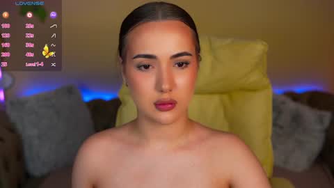 Snapshot of oliviamoore_ chatting on June 2026 06:05:01 AM Olivia online show from June 2026 06:05:01 AM