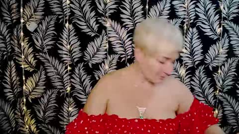 Snapshot of oliviaoskar_ chatting on January 2025 12:19:01 PM Kelly online show from January 2025 12:19:01 PM