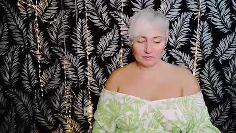 Snapshot of oliviaoskar_ chatting on November 2025 11:11:02 AM Kelly online show from November 2025 11:11:02 AM