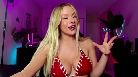 Snapshot of oliviaowens chatting on May 2026 02:08:02 AM Olivia Owens online show from May 2026 02:08:02 AM