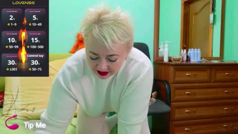 oliviaparadise online show from November 2025 02:22:01 AM