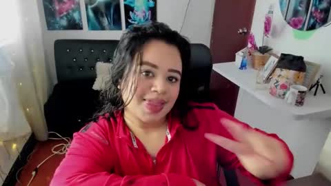 oliviia_cute online show from November 2025 05:57:02 PM