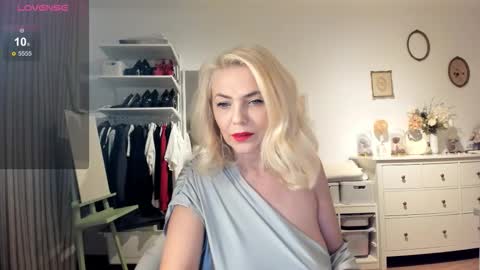 ollalla7 online show from September 2025 03:55:02 PM