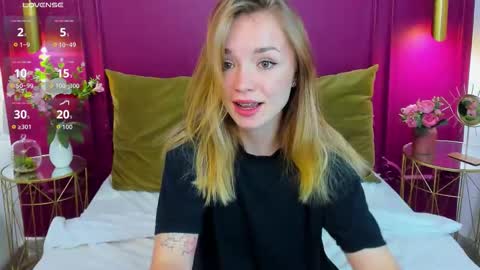 Snapshot of ollyvirg chatting on October 2025 04:43:02 AM Amely online show from October 2025 04:43:02 AM