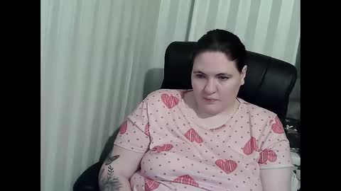 OlyaAndNetty online show from November 2025 12:54:01 AM