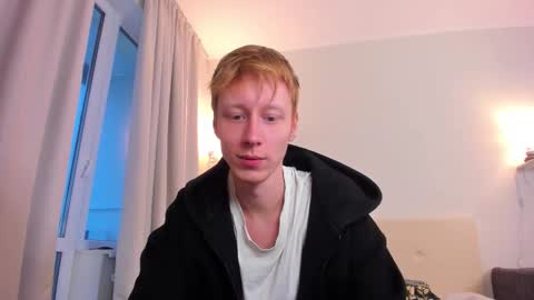 Snapshot of omg_pie chatting on October 2025 06:34:02 AM Mars online show from October 2025 06:34:02 AM