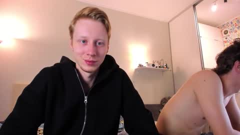 Snapshot of omg_pie chatting on October 2025 05:02:02 AM Mars online show from October 2025 05:02:02 AM