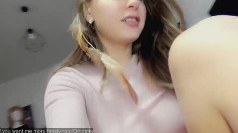 Snapshot of ommnia chatting on December 2024 08:12:02 PM Emma Talk only with followers online show from December 2024 08:12:02 PM