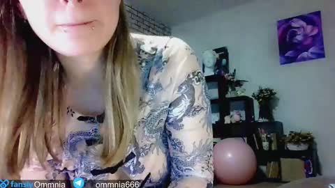 Snapshot of ommnia chatting on March 2025 07:37:02 PM Emma Talk only with followers online show from March 2025 07:37:02 PM